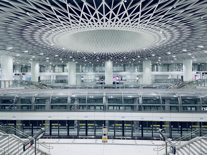 岗厦北枢纽站厅“深圳之眼”