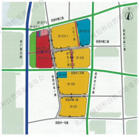 　　318地块有一条纵向的街坊二路要建