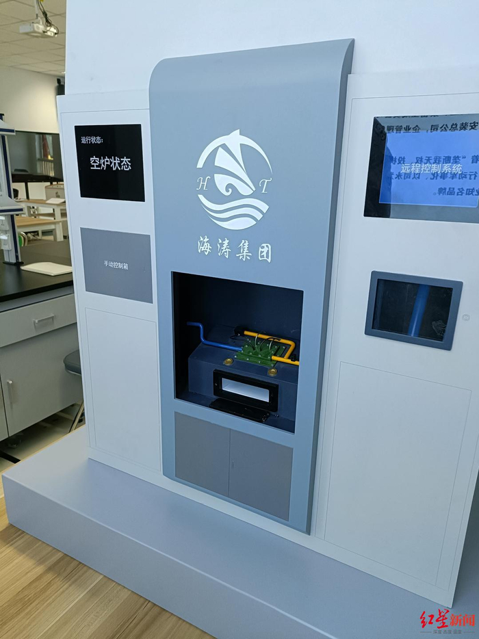 学校内的火化炉模型 图据受访者