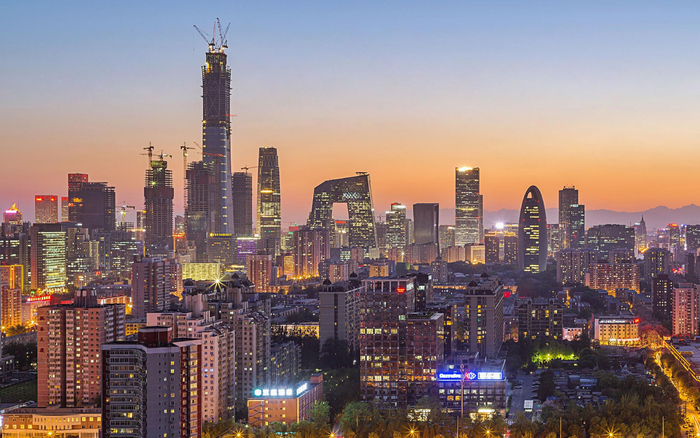 北京国贸CBD，傍晚时的建筑群灯光照明景象。图/IC photo