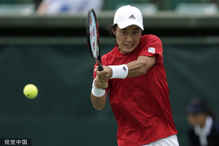 添田豪拥有相当扎实的反手，最喜欢在硬地赛场上比赛，是日本网球在锦织圭之前的先行者之一。