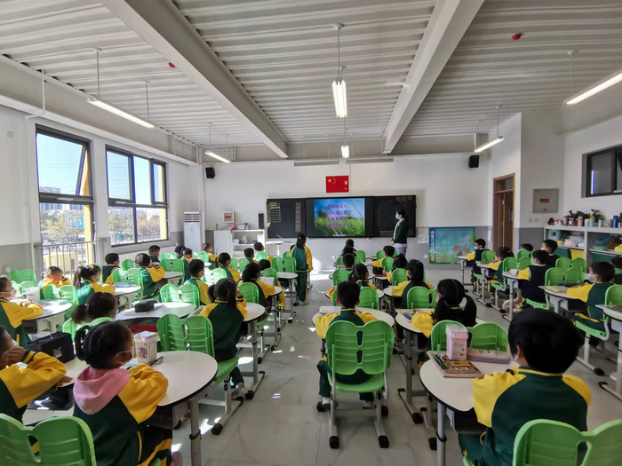 育新科星路小学规划为24班小学，建筑面积18080.6平方米，可提供小学学位960个。昌平区供图