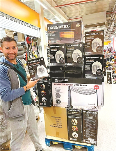 罗马尼亚红龙市场一店内陈列的来自义乌的取暖设备。 （受访者供图）