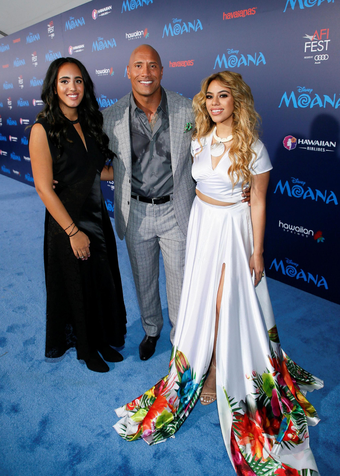 2022年9月6日，“巨石”强森携女儿西蒙娜参加意大利威尼斯电影节。&nbsp; 图/IC photo