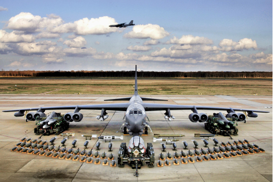 ▲B-52可以携带的各型武器弹药。图/科普中国
