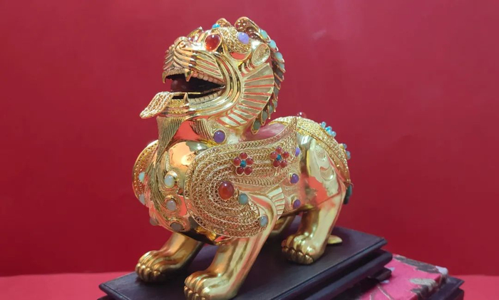 ▲李建军金银细工作品《辟邪》。受访者供图