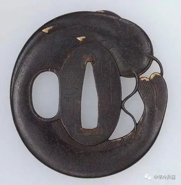 方寸之间见真功夫,日本刀的雕刻艺术——刀镡_新浪新闻