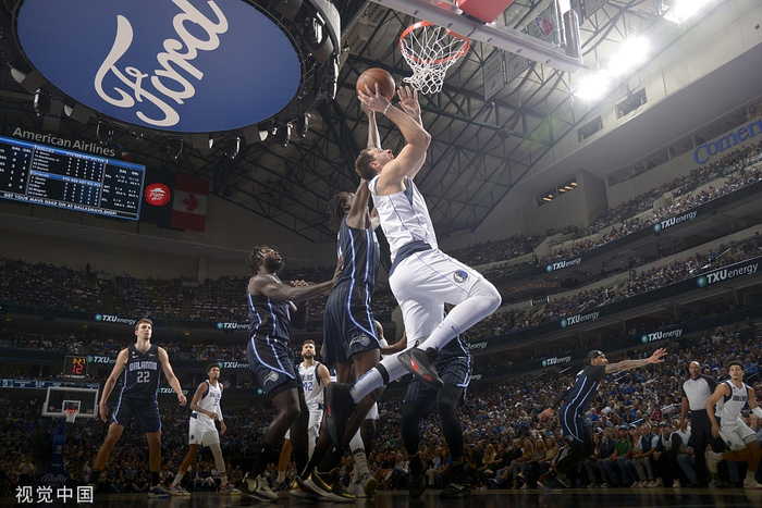 东契奇目前高居得分榜第一位。