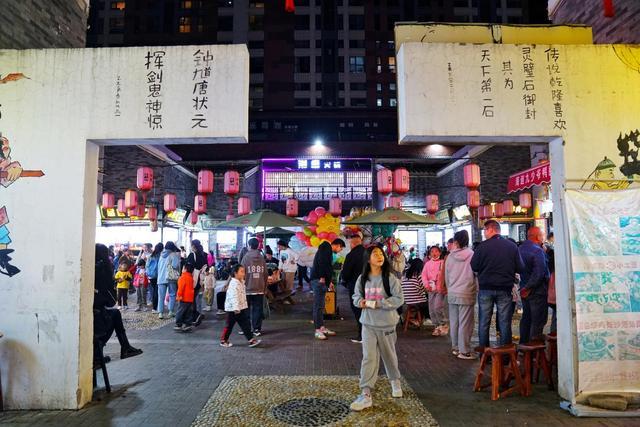 安徽宿州的烟火气，藏在这个地方，汇聚各种特色小吃，夜晚最热闹-第15张图片-特色小吃