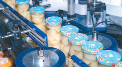 蒙水食品集团有限公司罐头生产车间一瞥。 蒙水集团供图