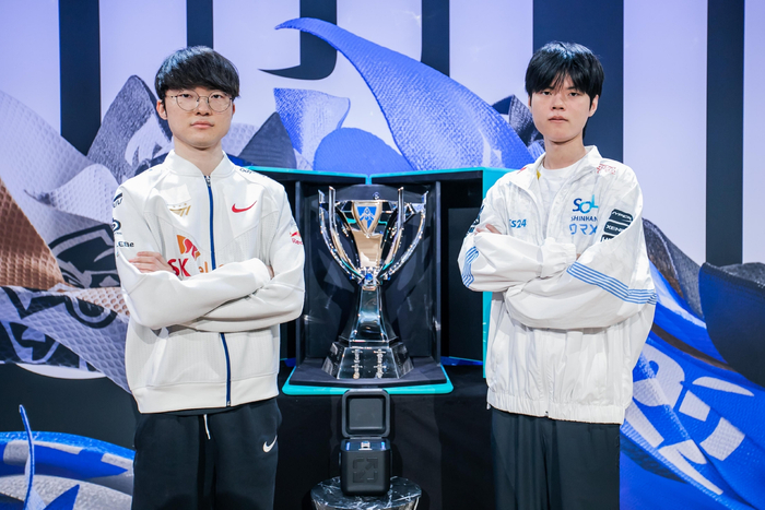 李相赫（ID：Faker，左）与金赫奎（ID：Deft）的对决备受关注。  拳头游戏供图