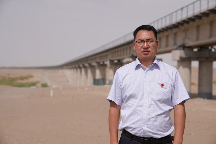 中铁一院集团新疆铁道勘察设计院有限公司和若铁路路基专业负责人赵加海。受访者供图