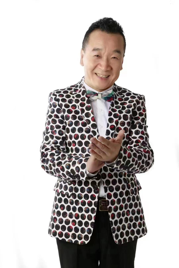 从业四十余年，刘亚津说，观众为一个角色设想演员，十个里能想到他，就是胜利。  受访者供图