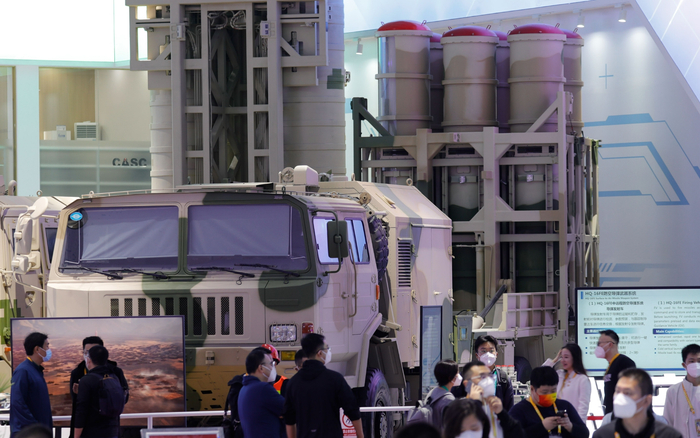 中远程防空导弹武器系统。新京报记者 陶冉 摄