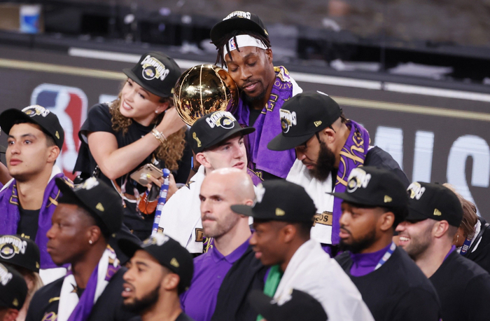 霍华德随湖人获得总冠军。