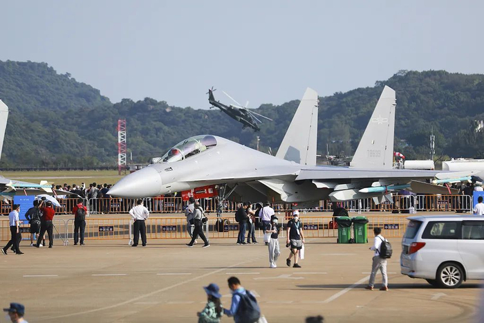 2022年11月9日，广东珠海，歼16亮相2022珠海航展。图源：视觉中国