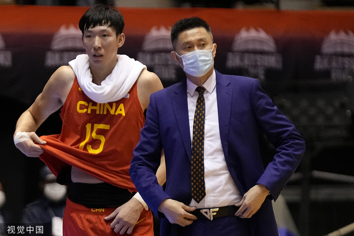 在杜锋麾下，周琦成长为了中国男篮的内线支柱。