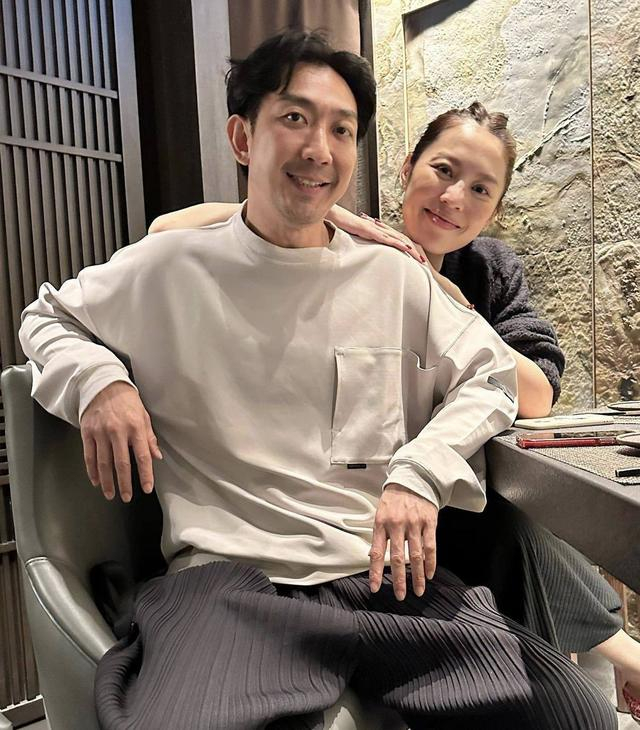 一家人晒搞怪自拍,4岁女儿是网红