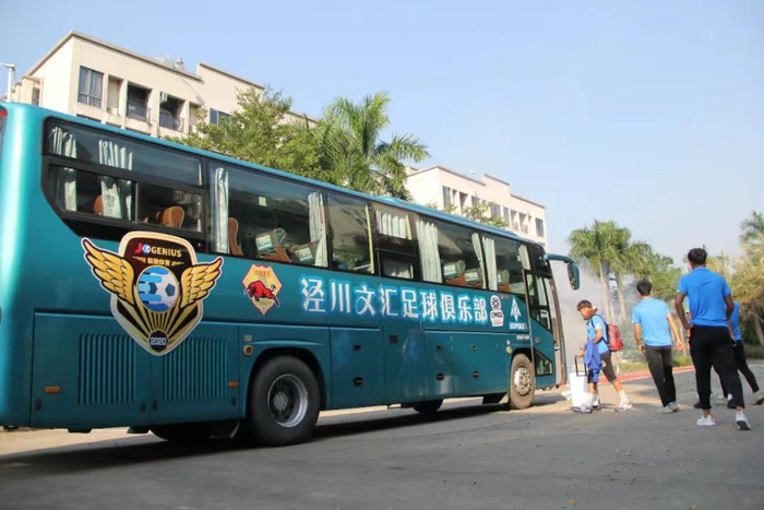 球队大巴车负责运送装备。&nbsp; 受访者供图