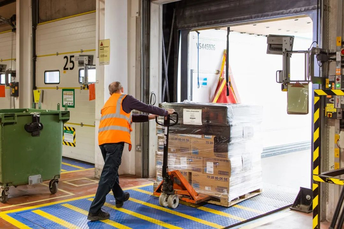 亚马逊利用物流体系为乌克兰实施人道救助