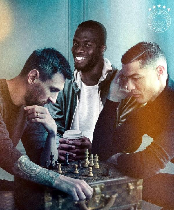 费内巴切俱乐部把瓦伦西亚PS到了梅西C罗身边。