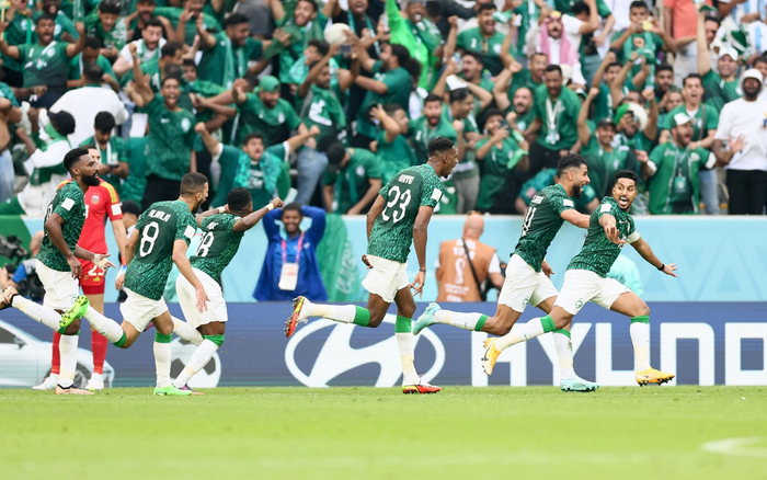 沙特球员狂奔庆祝进球。&nbsp; 图/新华社