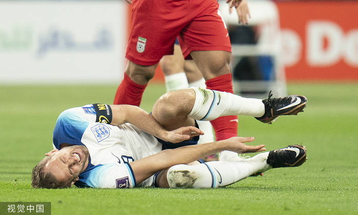 凯恩脚踝受伤。