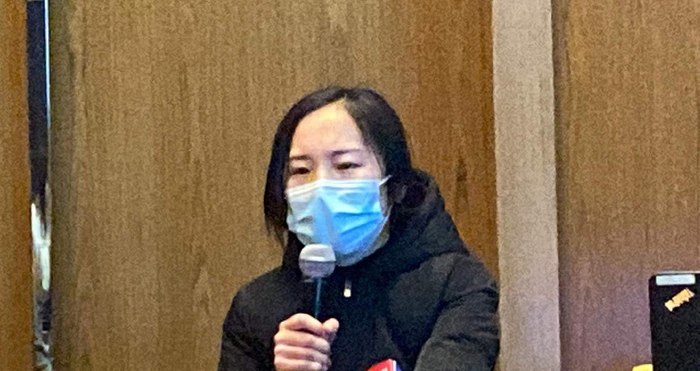 　2022年2月16日，山东青岛，刘鑫（现已改名刘某曦）出席新闻发布会。视觉中国 资料图