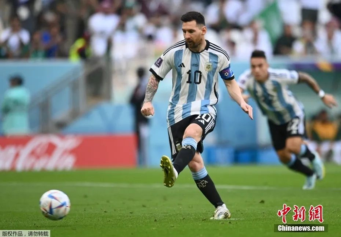 图为梅西攻入本届世界杯首球。