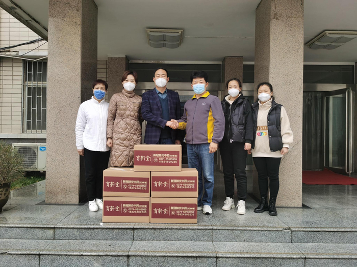 郑州市管城区民政局收到的捐赠药物。受访者供图