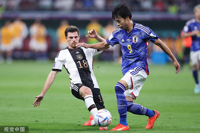 前锋三笘薫在英超布莱顿效力。