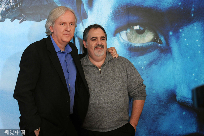 2009年12月23日，导演詹姆斯·卡梅隆、制片人乔恩·蓝道在北京出席《阿凡达》宣传活动。人民视觉 图