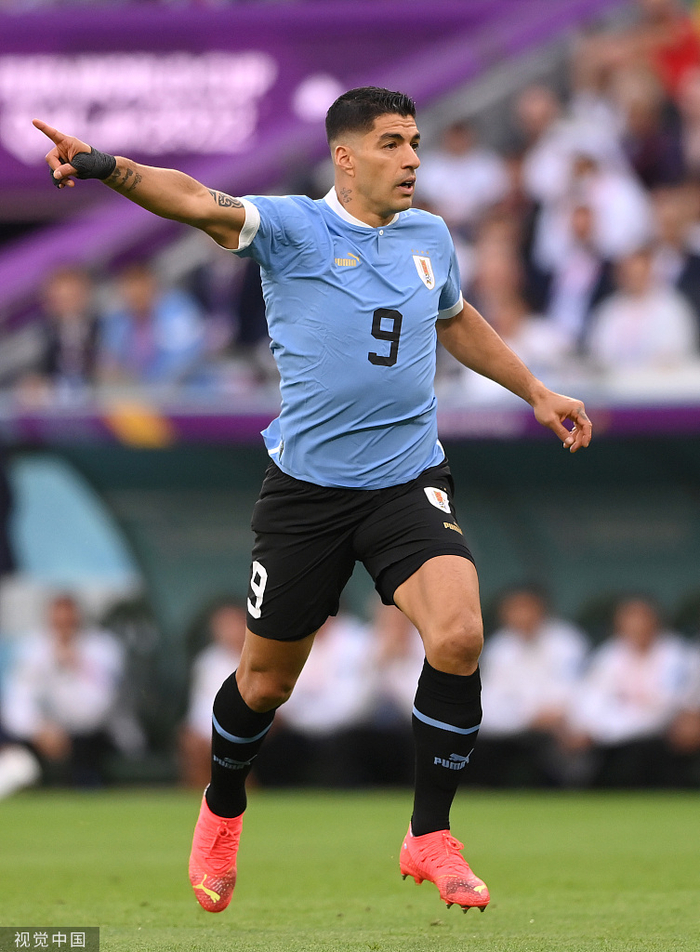 苏亚雷斯也有了肚腩。