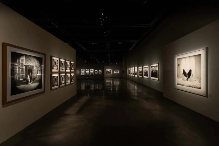 《迹——荣荣&映里的影像历程》展览现场，2021