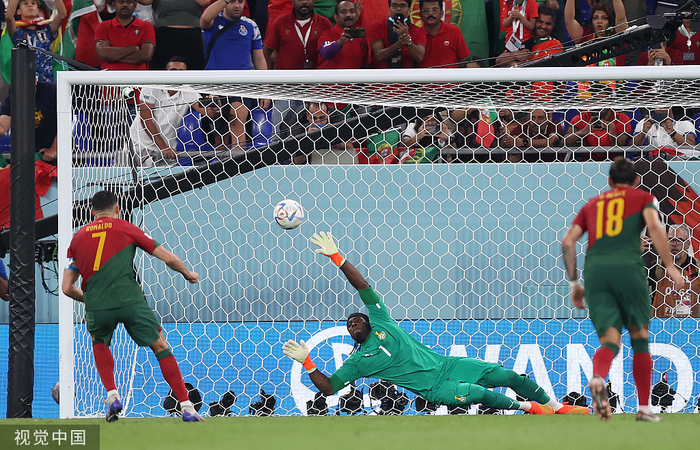 C罗点球破门。