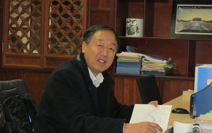 吴锐生前在办公室工作。受访者供图