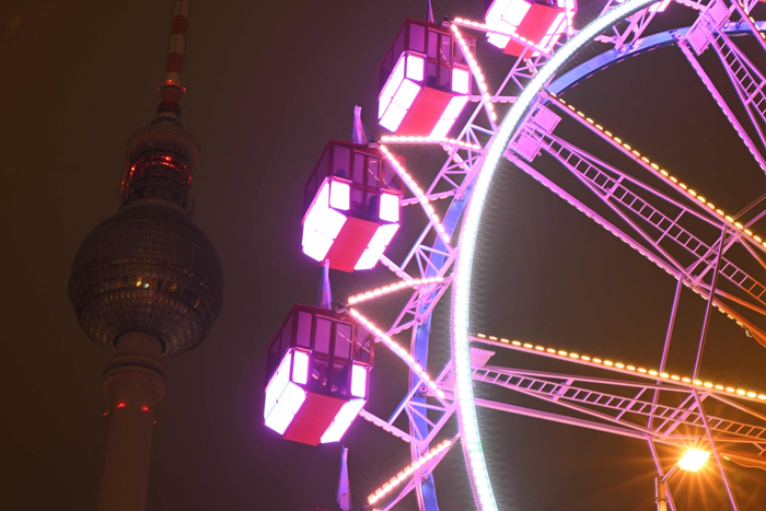 德国柏林:摩天轮夜景