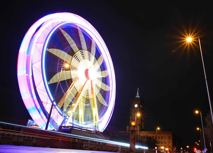 德国柏林:摩天轮夜景