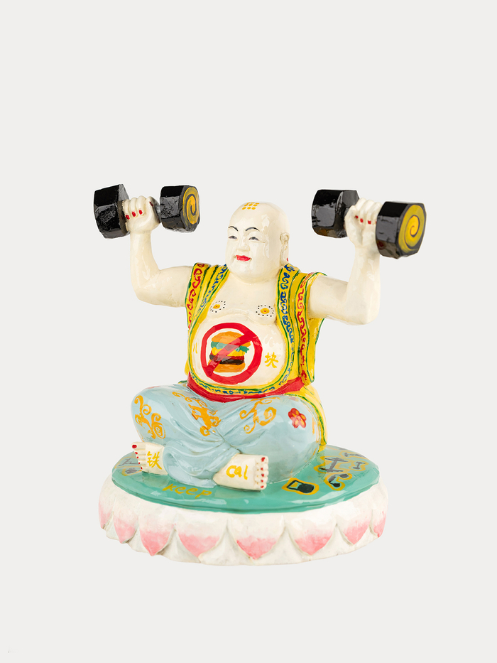 张晓，《怪力乱神》系列，2021年。香樟木，油漆，丙烯，35 X 28 X 36 cm。图片由艺术家和空白空间提供。