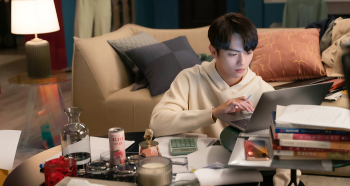 《爱的二八定律》中，许凯饰演的阳华和他此前的角色有很大差别，这给了他很大的压力。  受访者供图