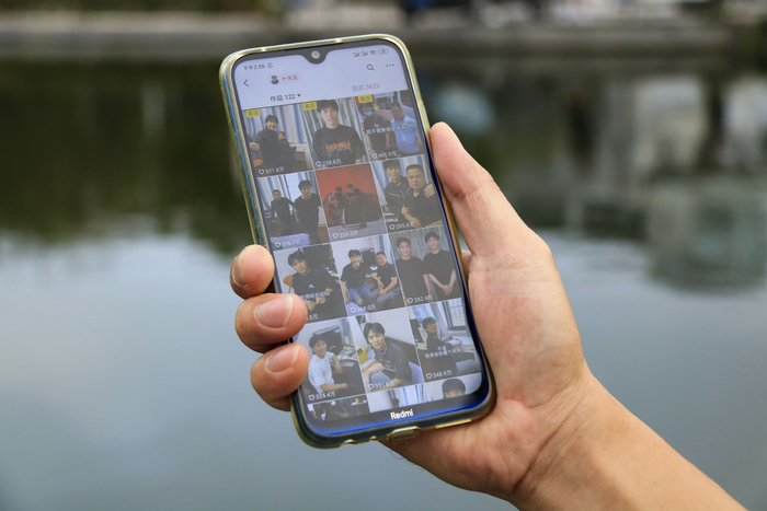 2022年11月13日，厦门，图为疯狂小杨哥抖音页面。&nbsp;