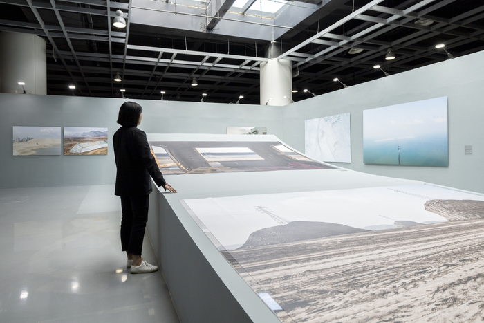 2020年，集美·阿尔勒国际摄影季展出现场。