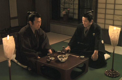 在《御法度》中，崔洋一（左）和北野武分别饰演近藤勇和土方岁三