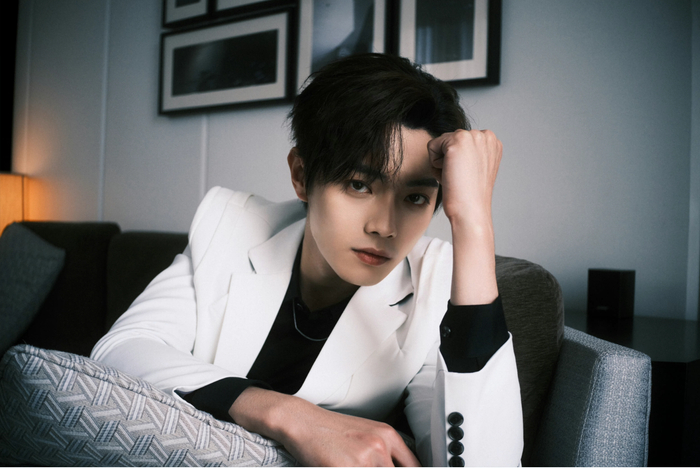 许凯说，出道后很长一段时间拼命接戏，有时甚至感觉被掏空。所以，现在学着放慢脚步，不做没有感情的工作机器。  受访者供图