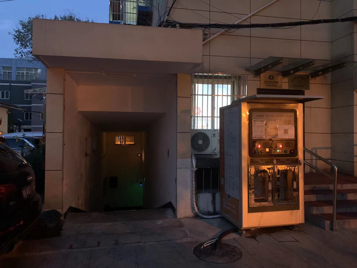 通往迷你仓的地下入口