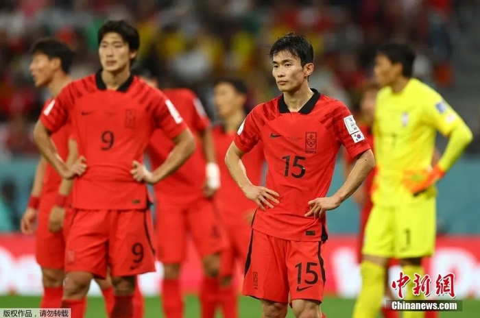 图为赛后韩国队球员。