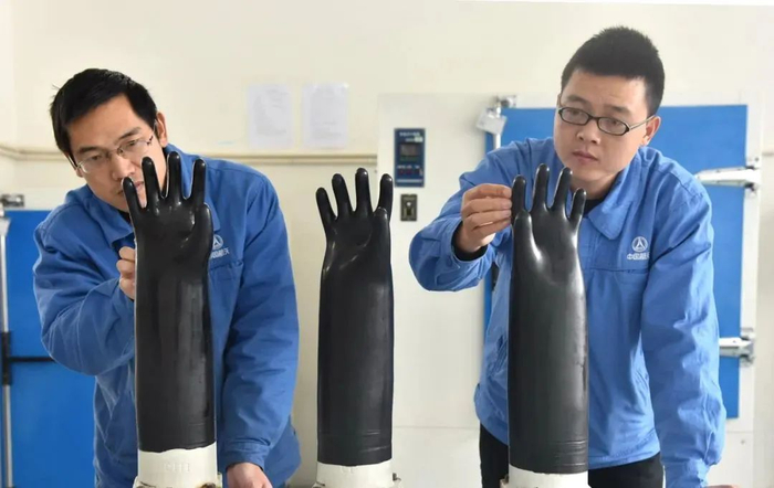 航天员舱外航天服手套。资料图片/航天科技集团四院供图