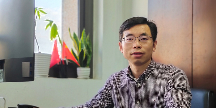 奋斗者正青春丨李伟:愿用一辈子研究介孔材料_手机新浪网