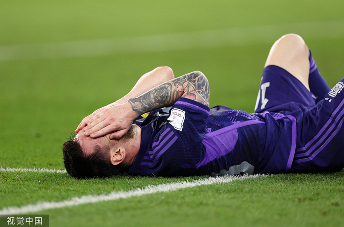罚丢点球后，梅西非常自责。