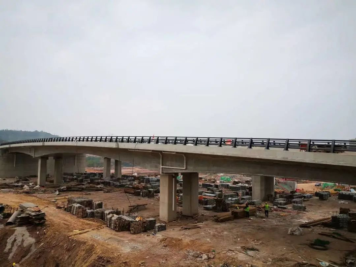 12月1日，甘秋立交施工现场。施工单位供图